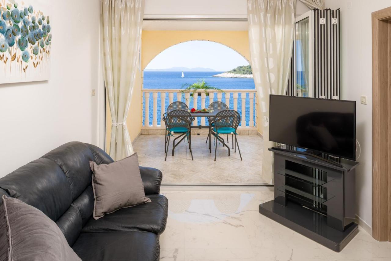 Luxury Bellavista Amazing Sea Holidays With Private Beach & Parking Milna  Esterno foto