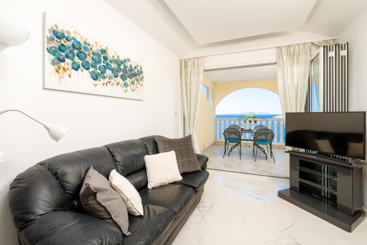 Luxury Bellavista Amazing Sea Holidays With Private Beach & Parking Milna  Esterno foto