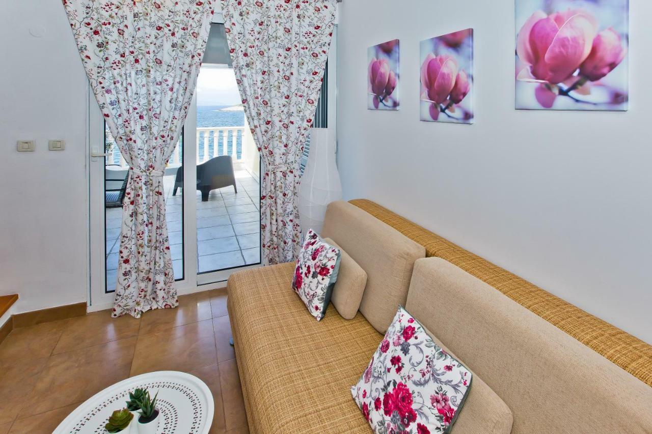 Luxury Bellavista Amazing Sea Holidays With Private Beach & Parking Milna  Esterno foto